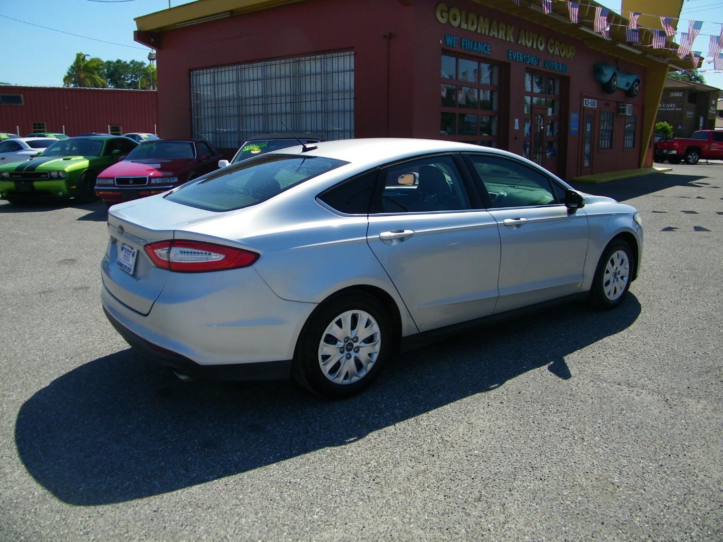 2014 Silver /Grey Ford Fusion S (1FA6P0G79E5) with an 2.5L I4 engine, Automatic transmission, located at 4000 Bee Ridge Road, Sarasota, FL, 34233, (941) 926-0300, 27.298664, -82.489151 - Photo#5